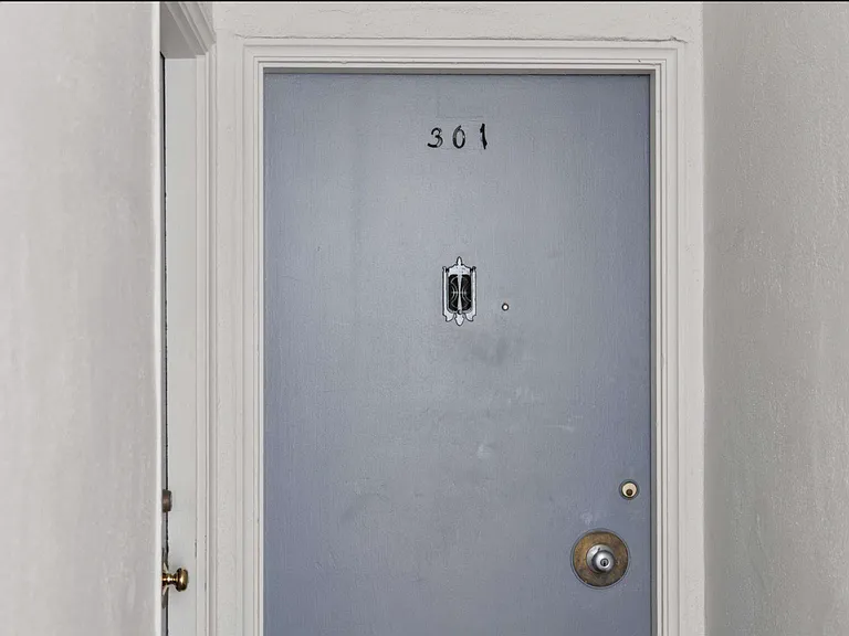 1250 Clay St — Photo 22