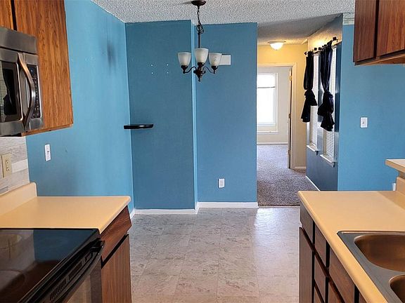 4th image of 861 S Uravan Ct