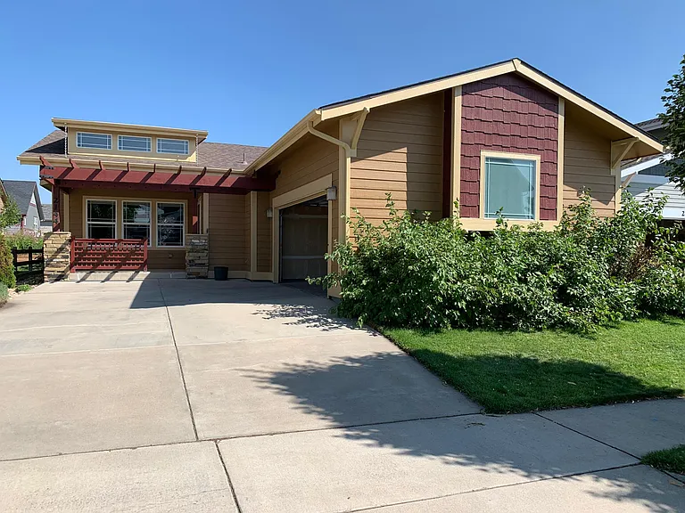 2144 Sandbur Dr — Photo 2