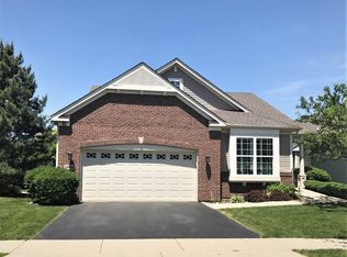 5884 Leeds Rd, Hoffman Estates, IL 60192