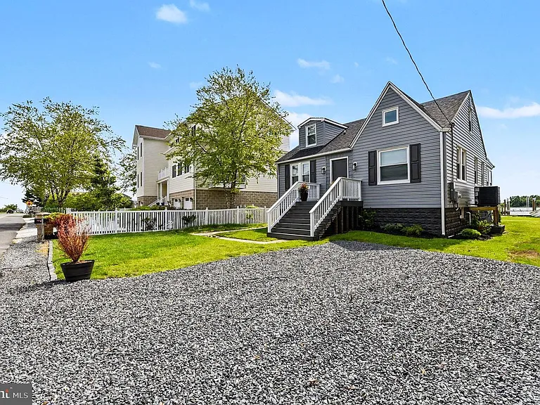 9135 Cuckold Point Rd — Photo 55