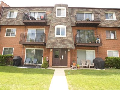9372 Bay Colony Dr APT 2S, Des Plaines, IL, 60016