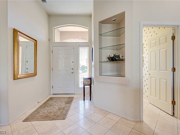 3rd image of 2909 Vista Butte Dr