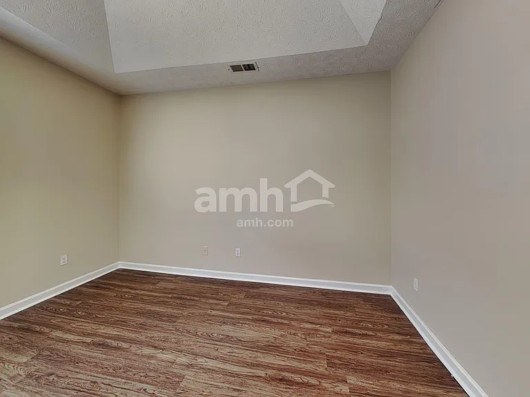 136 Spring Meadows Ave — Photo 10