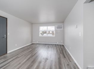 996 3rd St #B6, Menasha, WI 54952