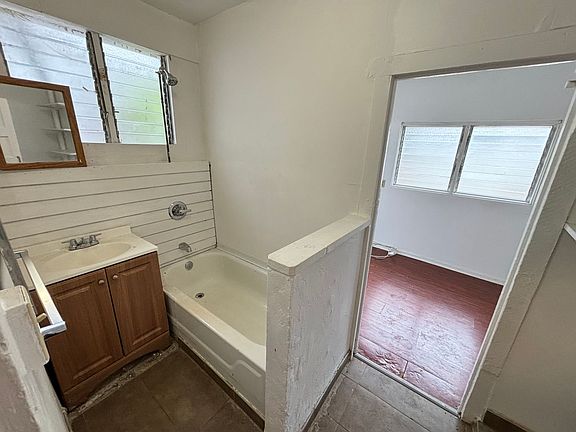 5th image of 1003 3rd Ave #1005-D
