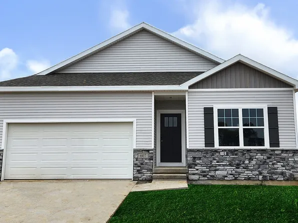 2762 Cecelia Dr, Hiawatha, IA 52233