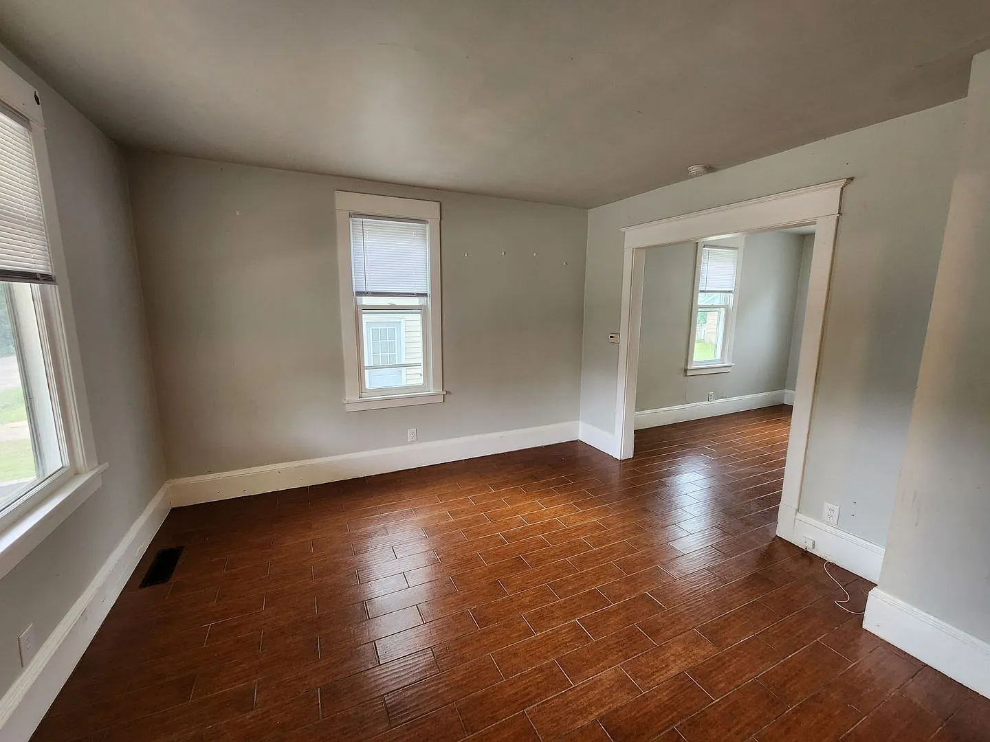 3 bed 2 bath House — Photo 2