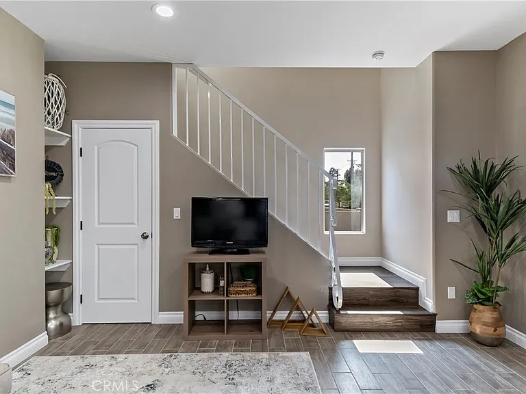 14102 Edwards — Photo 7