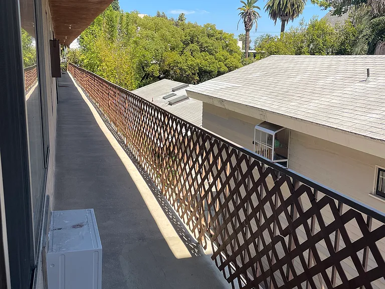 2215 N Beachwood Dr #205 — Photo 17