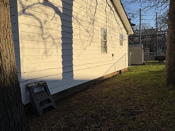 3rd image of 103 W Thomas St