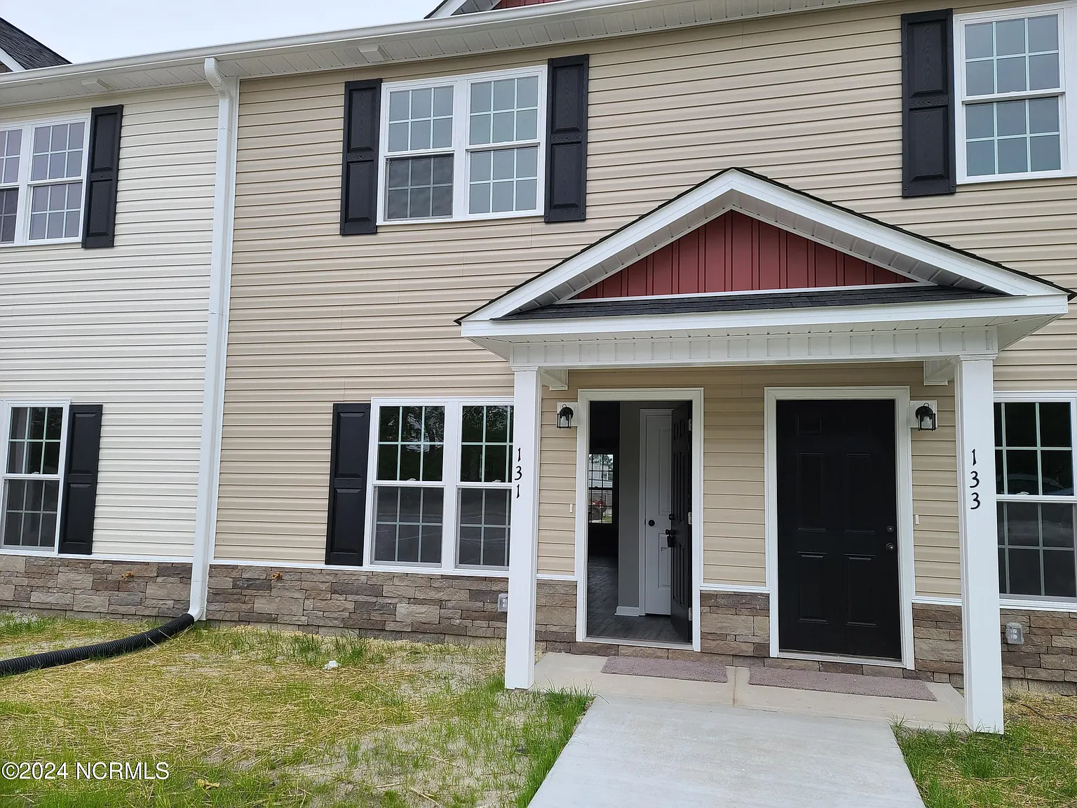 2 bed, 2.5 bath, $1,100 — Photo 1
