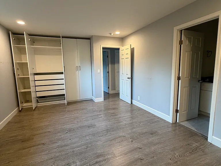 383 Roosevelt Ave — Photo 18