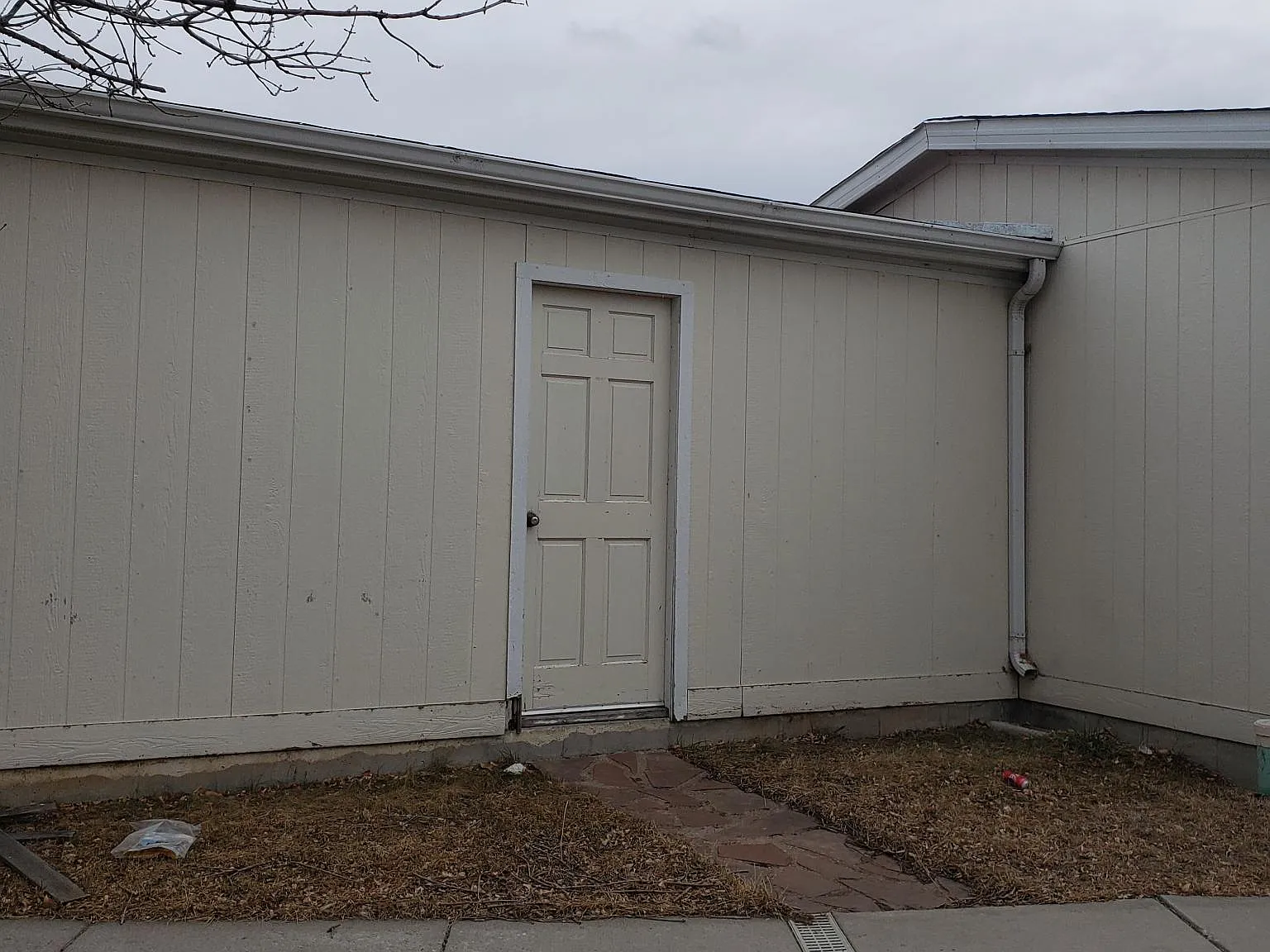 3 bed, 960 sqft, $2,000 — Photo 3