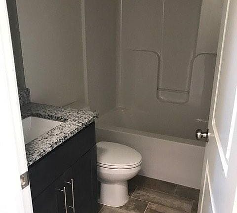 5th image of 309 W 13th St