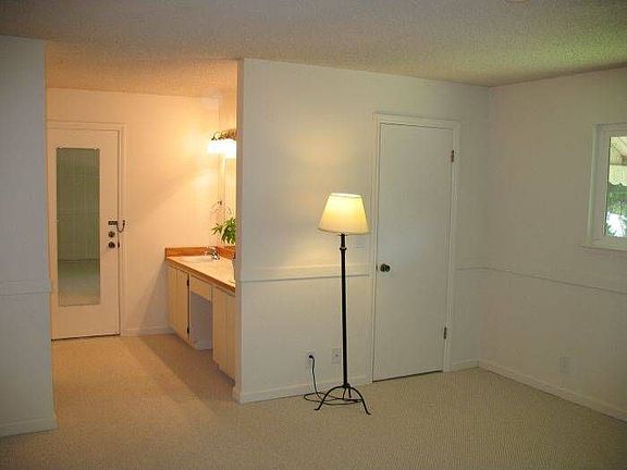 5th image of 437 Mission Dr
