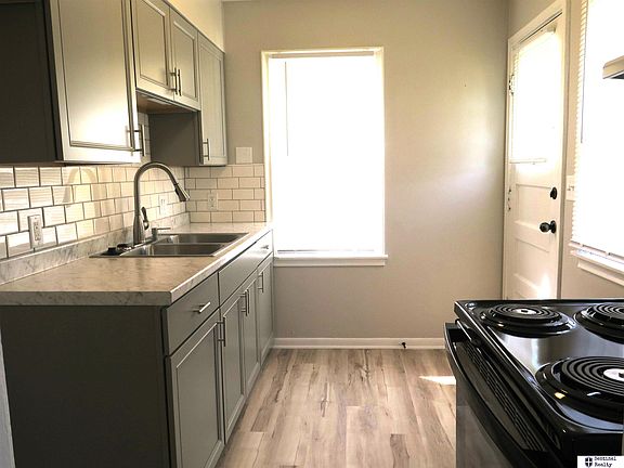 2nd image of 5463 Fontenelle Blvd