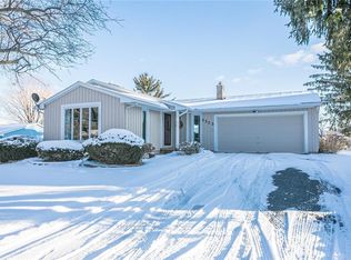 5323 Sunflower Dr, Canandaigua, NY 14424