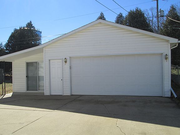 2nd image of 1711 Carriage Hill Dr