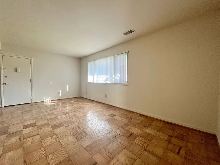 HIckory Heights Apartments — Photo 11