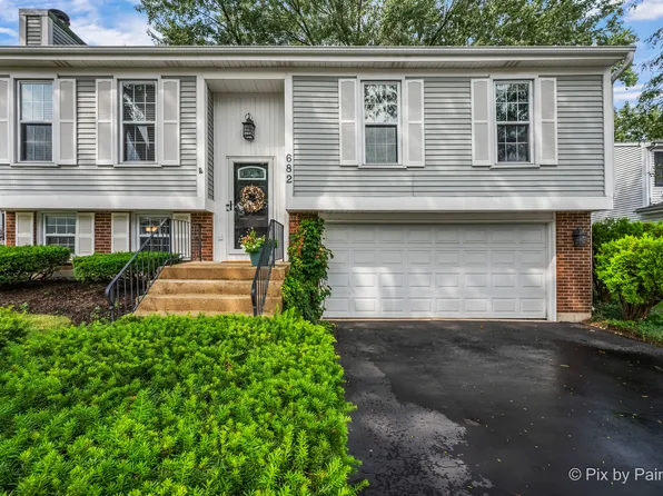 682 Shining Water Dr, Carol Stream, IL 60188