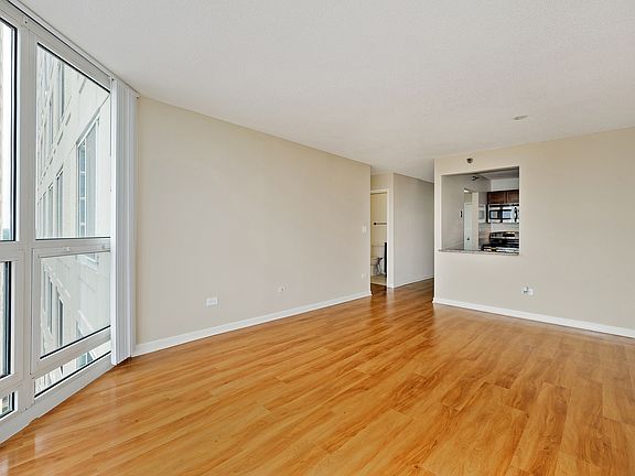 5th image of 5140 S Hyde Park Blvd APT 9D
