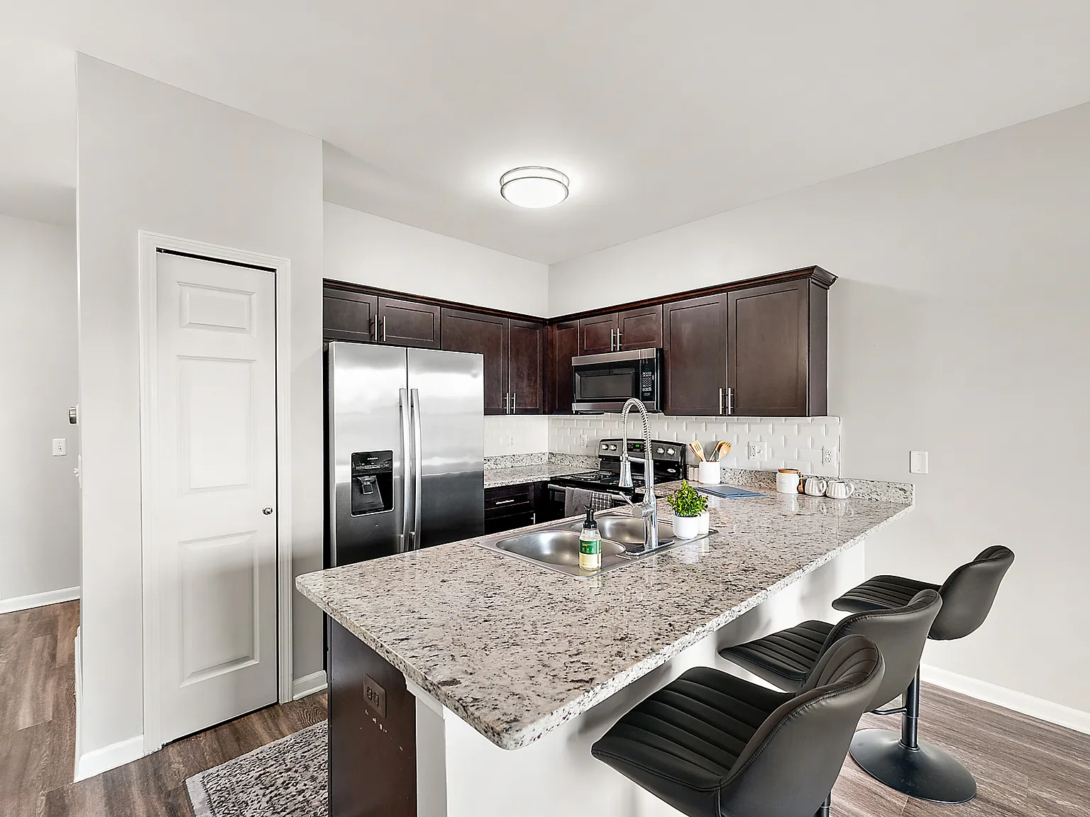2 bed, 2.5 bath, 1440 sqft, $1,975 — Photo 1
