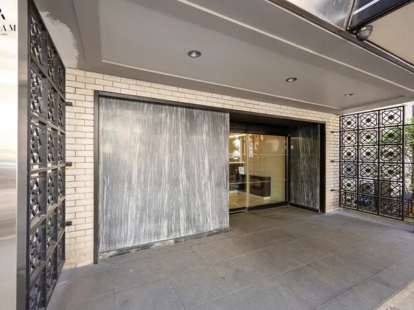 310 East 70th Street image 11 of 13