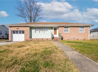 2044 Cherry Ln, Chesapeake, VA 23323