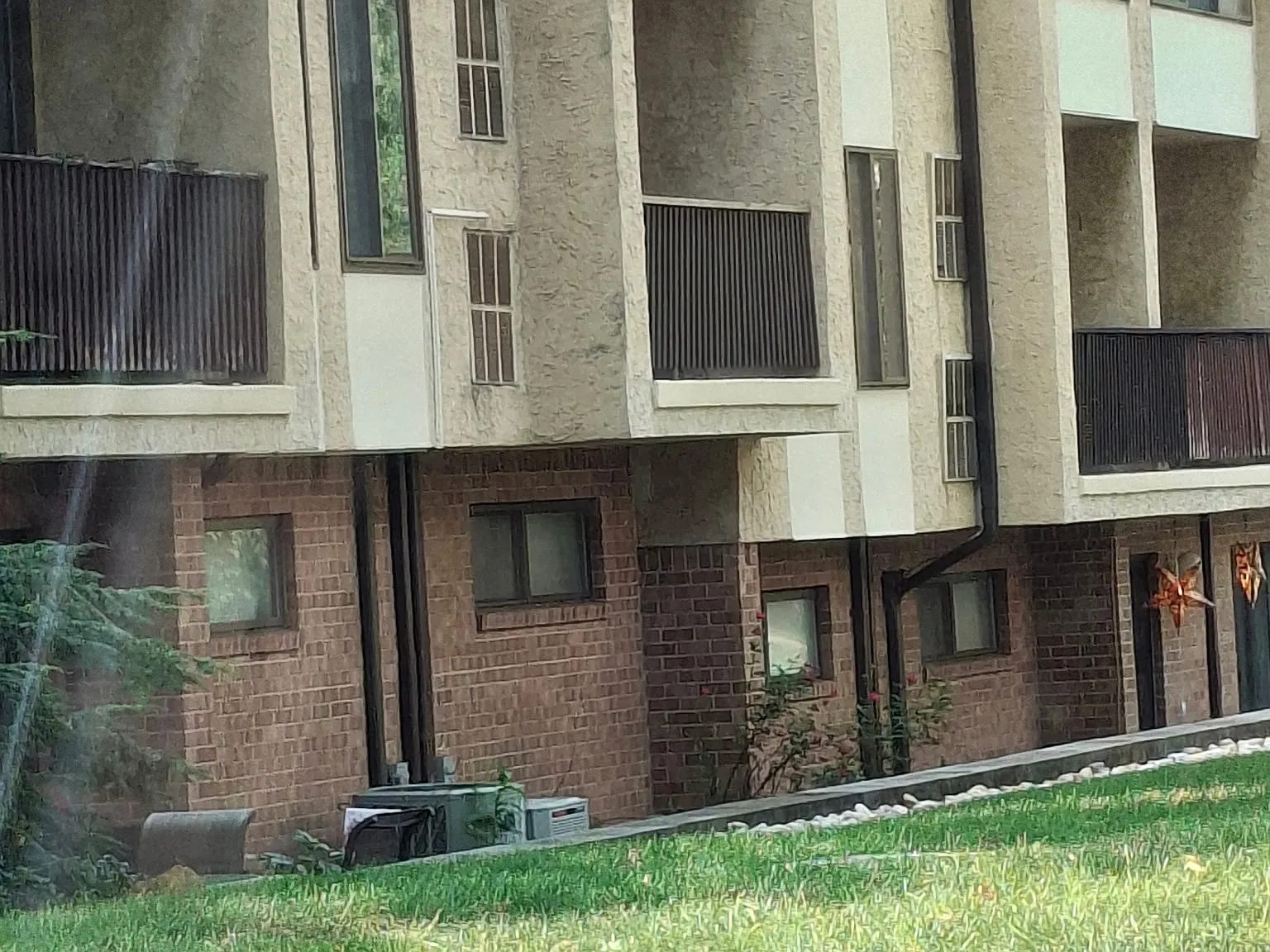 2 bed, 1.5 bath, 900 sqft, $2,000 — Photo 2
