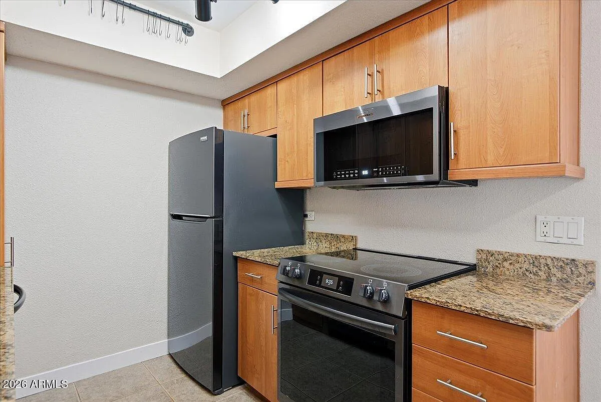 2 bed, 2.0 bath, 1044 sqft, $2,450 — Photo 3
