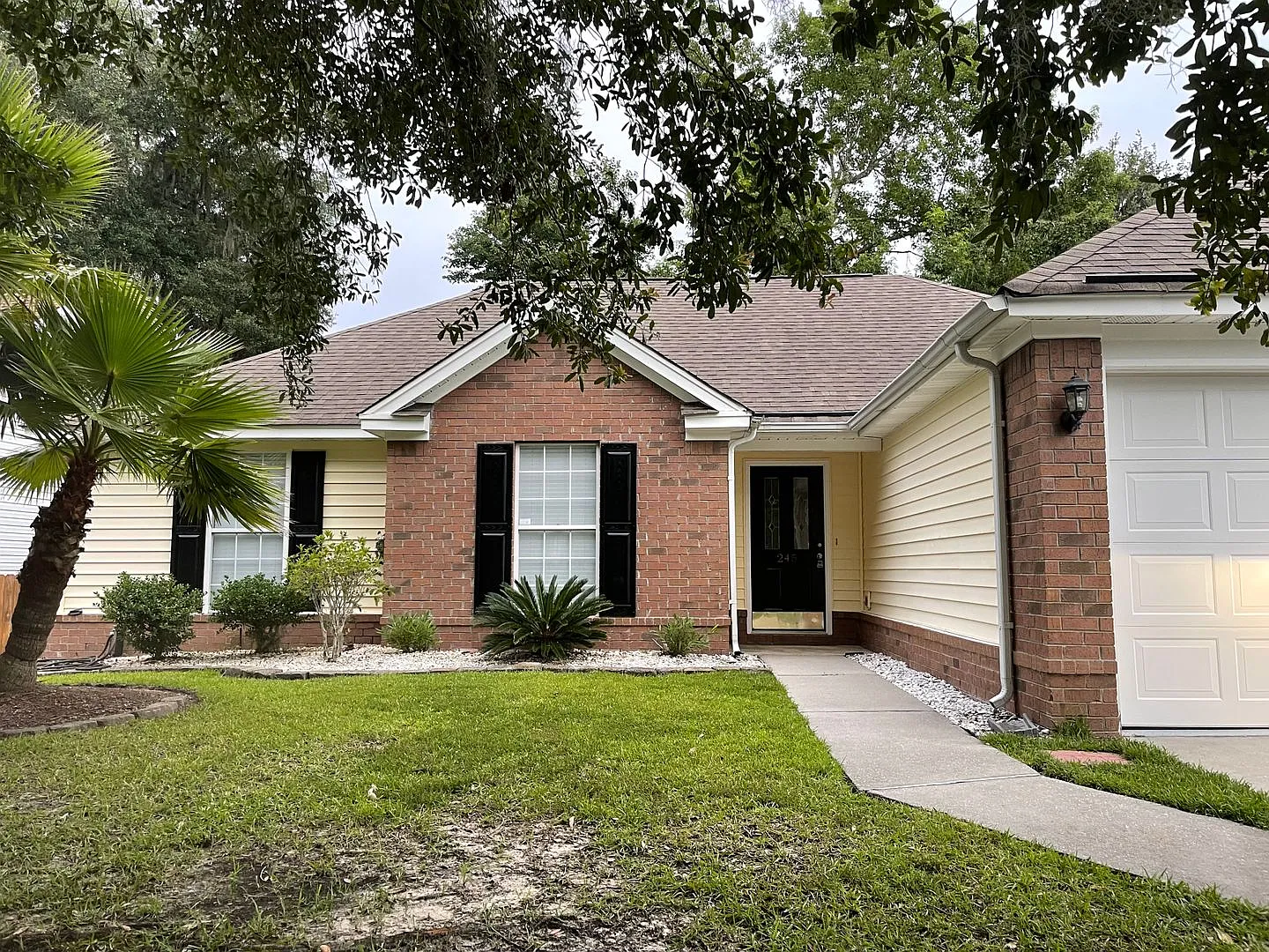 3 Bedroom, 2 Bath — Photo 4