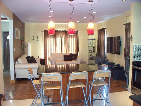 Family room/kitchen