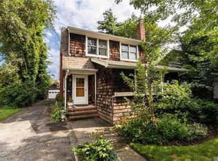 81 Robertson Rd, Lynbrook, NY 11563