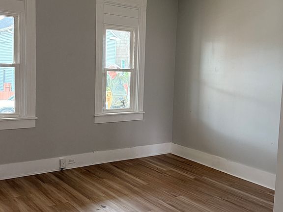 4th image of 422 Grand Ave #1