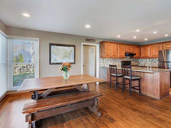 2nd image of 926 Churchill Dr
