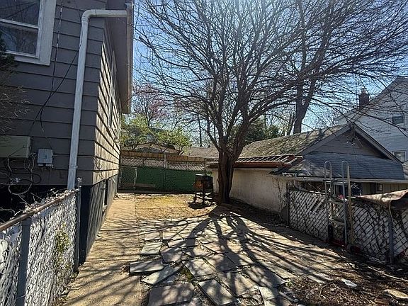 3rd image of 12-14 Hillcrest Rd #2