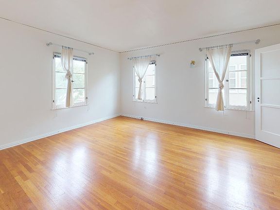 2nd image of 1128 S Hayworth Ave