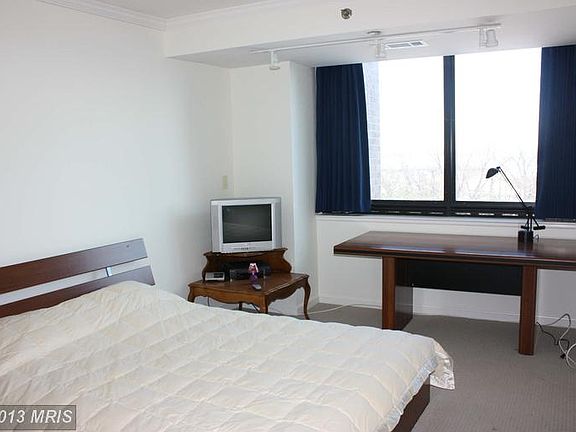 3rd image of 1805 Crystal Dr APT 507