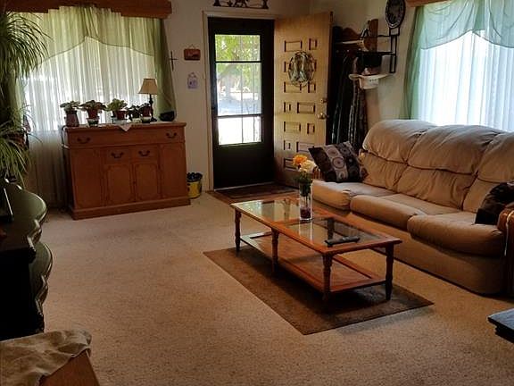  Another angle of living room