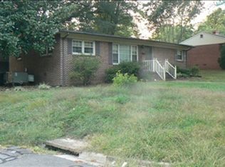 621 Price St, Eden, NC 27288