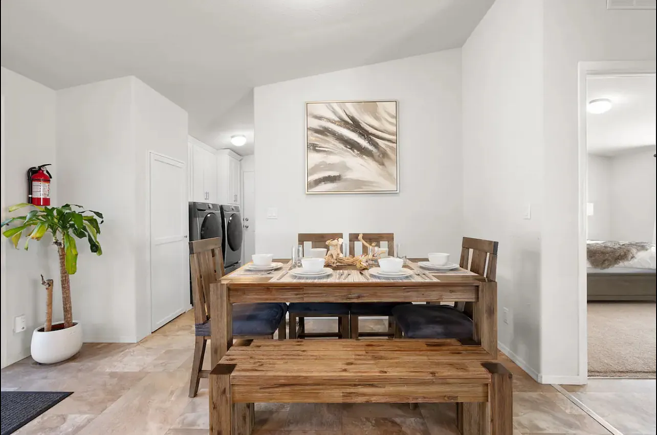 3 bed, 1450 sqft, $4,975 — Photo 3