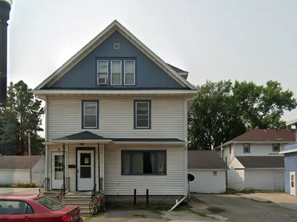 3 Bed / 2 Bath across the street from NDSU! Available April 2026!, 1316 12th Ave N #A, Fargo, ND 58102
