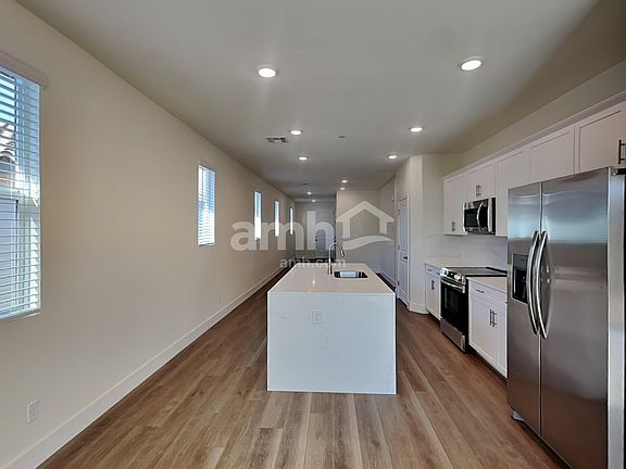 4th image of 501 Silverbell Falls Pl