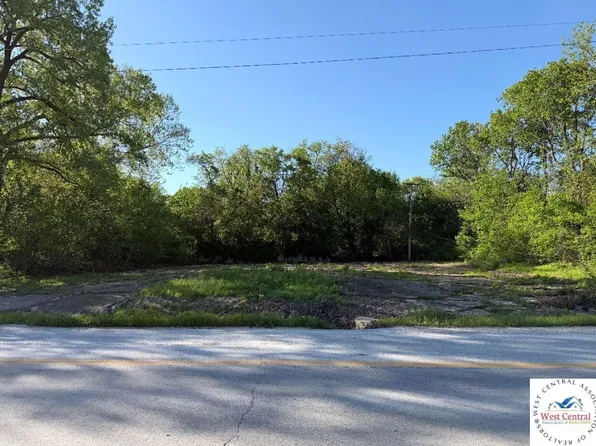 106 N Main St, Windsor, MO 65360