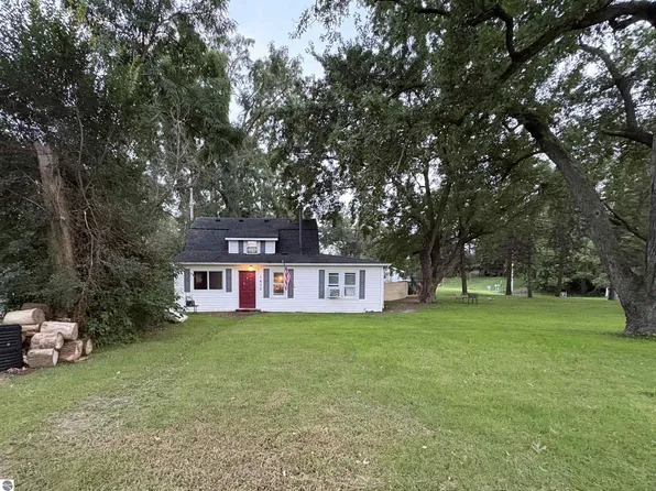 1430 3rd Ave, Howell, MI 48843