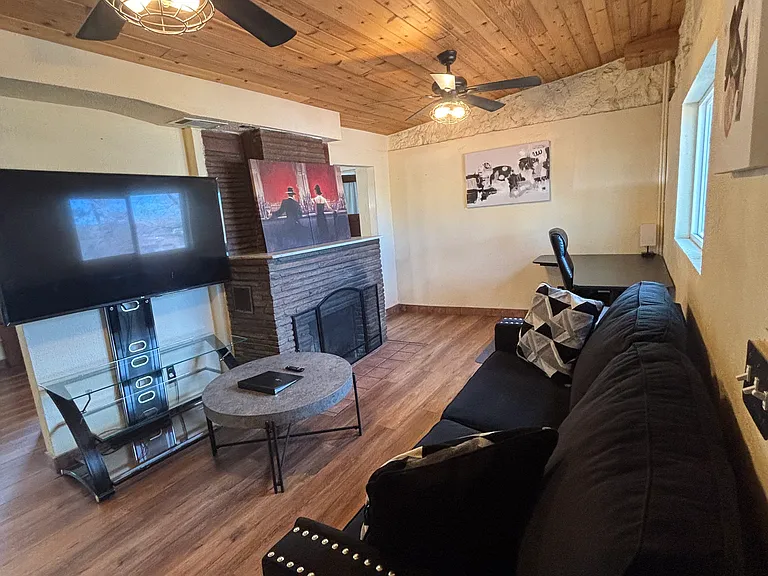 111 E Navajo Dr — Photo 1