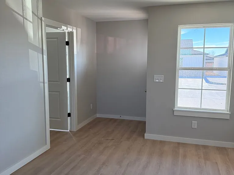 2901-2906 Sandstone Ln — Photo 5