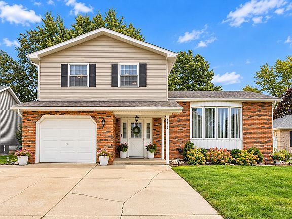 3rd image of 2477 E Lake Shore Dr
