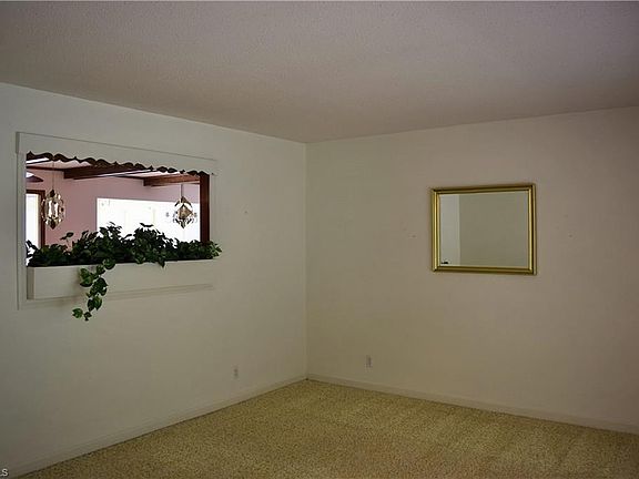 4th image of 136 Carriage Dr